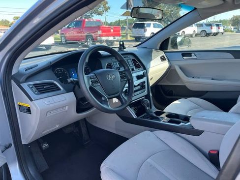 Used 2017 Hyundai Sonata SE FWD image 6