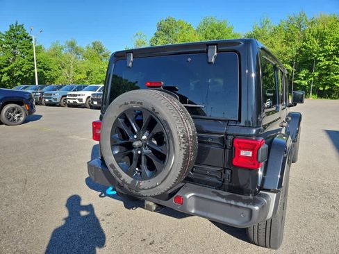 Used 2023 Jeep Wrangler Unlimited Sahara w/ Cold Weather Group AWD/4WD image 5