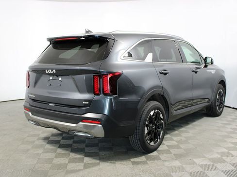 Used 2024 Kia Sorento S image 36