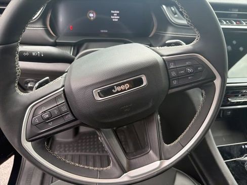 Used 2024 Jeep Grand Cherokee Altitude AWD/4WD image 23