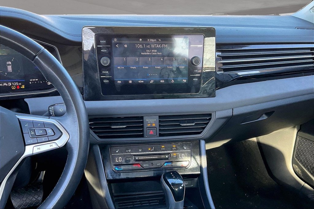Used 2025 Volkswagen Jetta SE FWD image 9