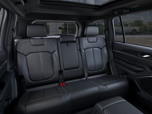 New 2026 Jeep Grand Cherokee Limited w/ Limited Altitude Package AWD/4WD image 15