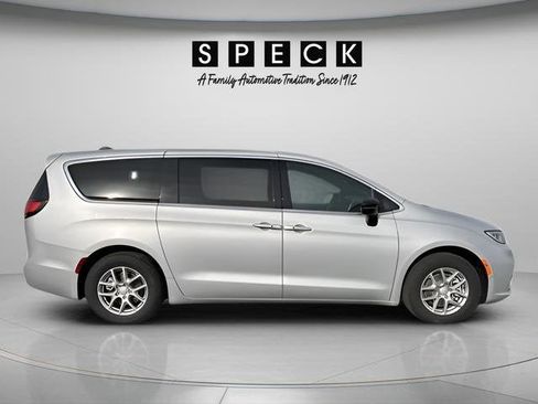 New 2026 Chrysler Pacifica Select image 6