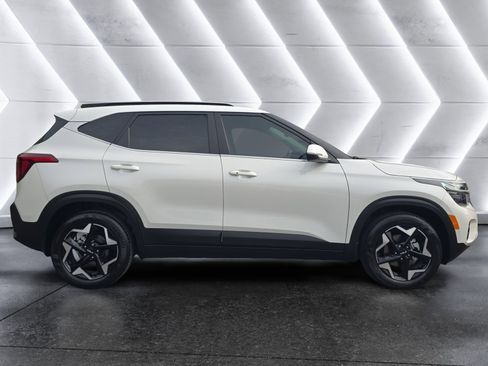 Used 2025 Kia Seltos EX image 6