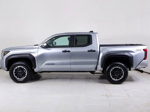 Used 2025 Toyota Tacoma TRD Off-Road image 2