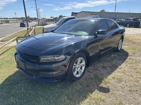 Used 2020 Dodge Charger SXT image 2