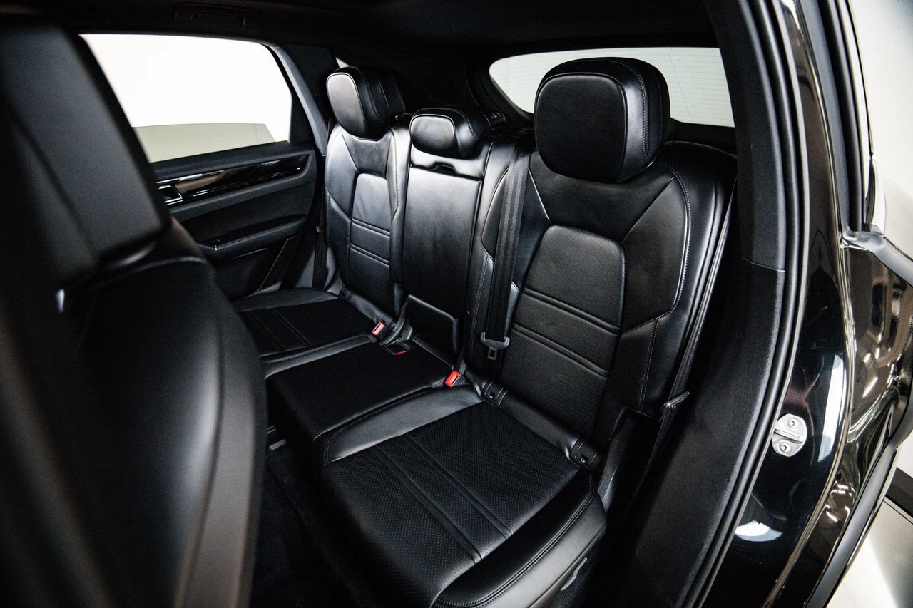 Certified 2023 Porsche Cayenne AWD/4WD image 24