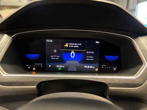 Certified 2023 Volkswagen Tiguan SE R-Line FWD image 22