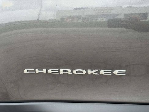 Used 2014 Jeep Cherokee Latitude w/ Comfort/Convenience Group AWD/4WD image 42
