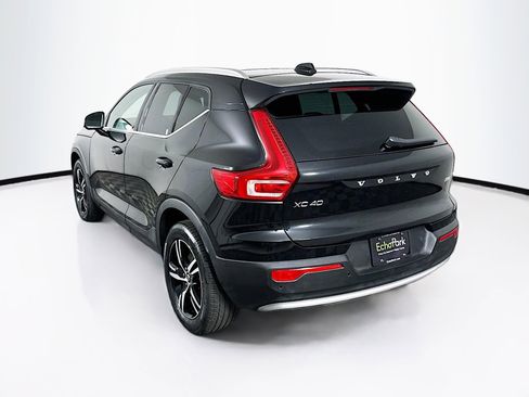 Used 2025 Volvo XC40 B5 Core image 5