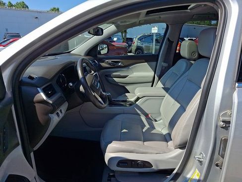 Used 2017 GMC Acadia SLT FWD image 9