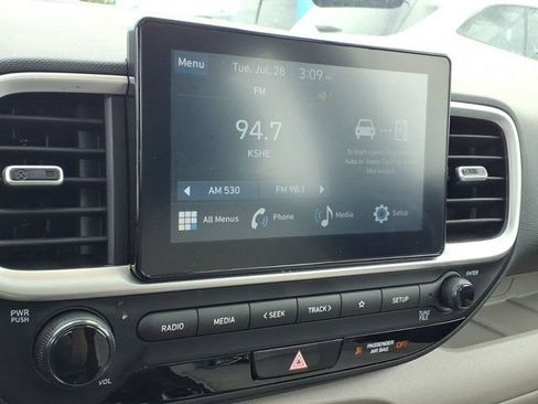 Used 2025 Hyundai Venue SEL FWD image 11