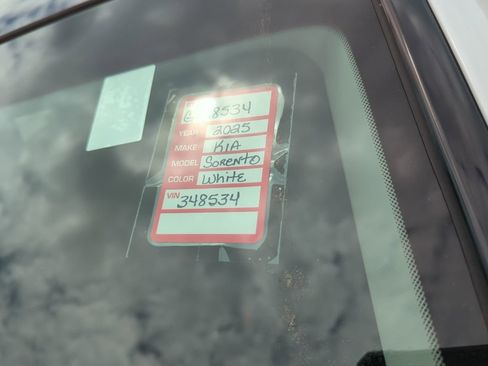 Certified 2025 Kia Sorento S w/ Panoramic Sunroof Package image 5