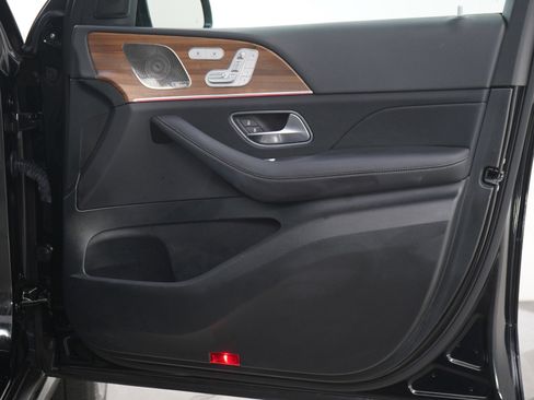 Used 2024 Mercedes-Benz GLS 450 4MATIC image 12