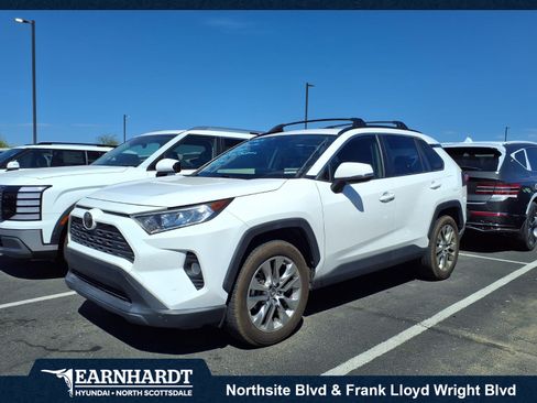 Used 2019 Toyota RAV4 XLE Premium w/ Carpet Mat Package FWD image 1