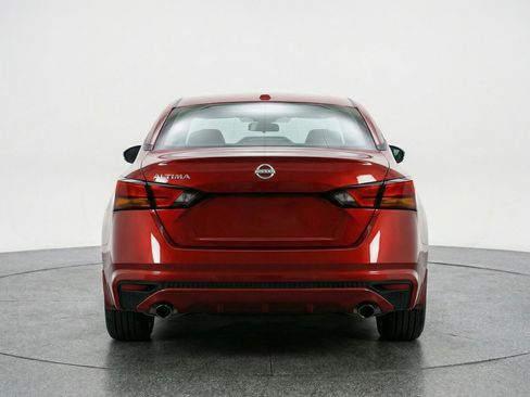 Used 2025 Nissan Altima 2.5 SV FWD image 7