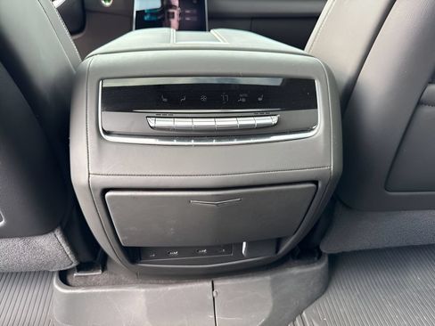 Used 2025 Cadillac Escalade ESV Sport Platinum w/ LPO, Floor Liner Package AWD/4WD image 15