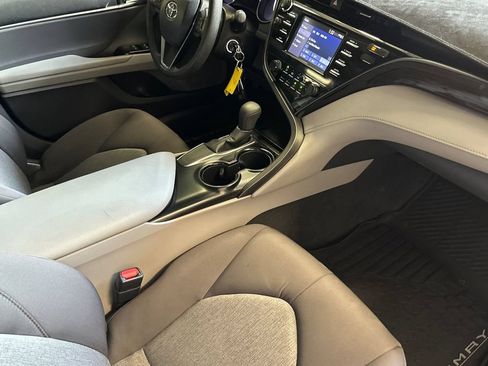 Used 2019 Toyota Camry LE FWD image 15