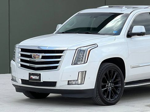 Used 2018 Cadillac Escalade ESV Luxury AWD/4WD image 11