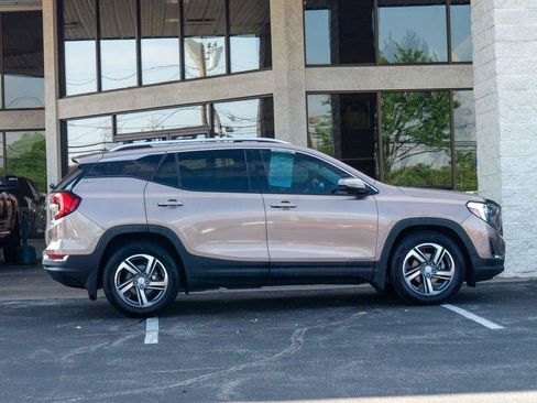 Used 2018 GMC Terrain SLT w/ Preferred Package FWD image 2