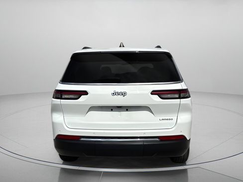 Used 2023 Jeep Grand Cherokee L Laredo image 4