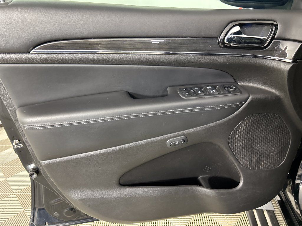 Used 2021 Jeep Grand Cherokee Overland AWD/4WD image 11