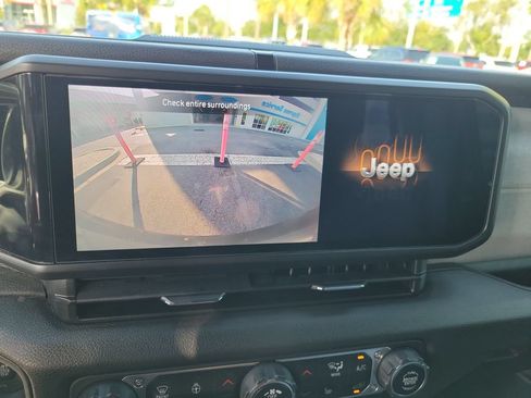Used 2024 Jeep Wrangler Unlimited Sport AWD/4WD image 33