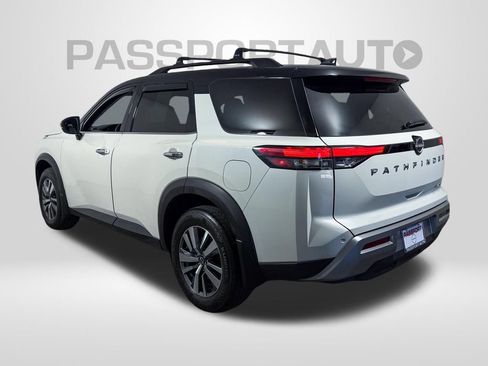 Certified 2024 Nissan Pathfinder SL AWD/4WD image 5