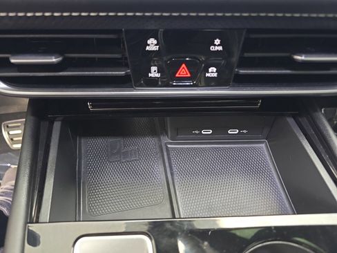 Used 2024 Volkswagen Atlas Cross Sport SEL R-Line AWD/4WD image 36