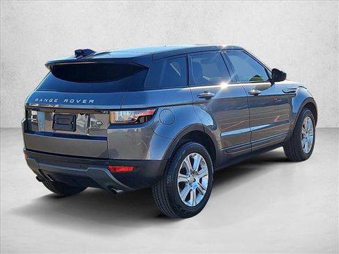 Used 2019 Land Rover Range Rover Evoque SE Premium image 5
