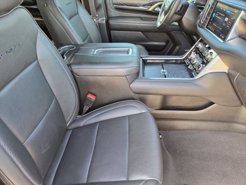 Used 2021 GMC Yukon XL Denali AWD/4WD image 10