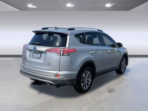 Used 2017 Toyota RAV4 XLE image 9