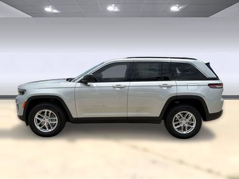 New 2026 Jeep Grand Cherokee Laredo RWD image 2