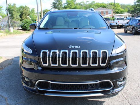 Used 2016 Jeep Cherokee Overland w/ Technology Group AWD/4WD image 4
