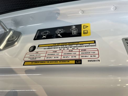 Used 2025 Jeep Wrangler Sport S image 38