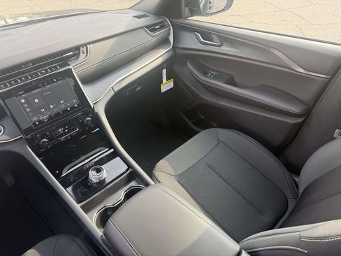 New 2026 Jeep Grand Cherokee L 2WD image 28