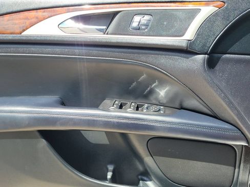 Used 2017 Lincoln MKZ Reserve FWD image 9