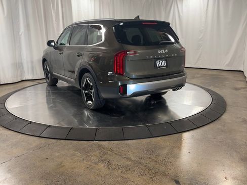 New 2025 Kia Telluride S image 8