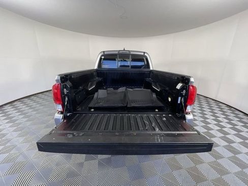 Used 2016 Toyota Tacoma TRD Sport image 37