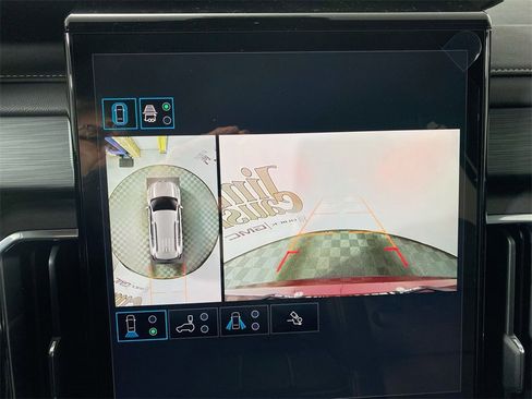 Used 2025 GMC Acadia Elevation w/ Elevation Premium Package image 17