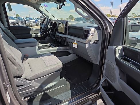 New 2026 Ford F250 XLT w/ XLT Premium Package AWD/4WD image 12