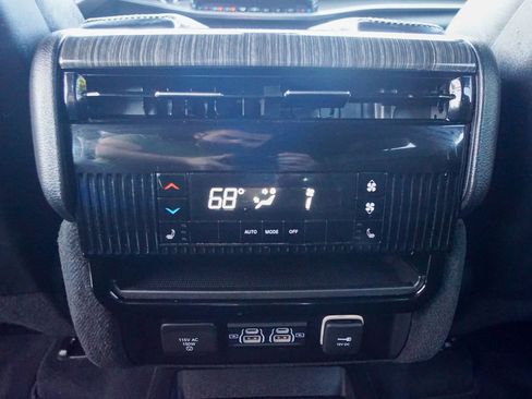 Used 2022 Jeep Wagoneer Series III w/ Convenience Group I image 31