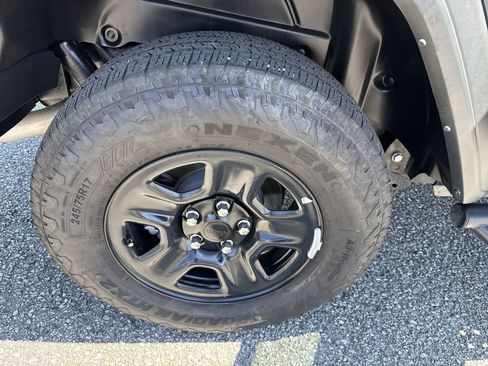 Used 2025 Jeep Wrangler Unlimited Sport AWD/4WD image 17