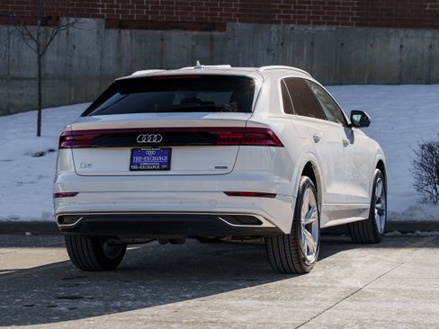 Used 2023 Audi Q8 Premium w/ Convenience Package image 4