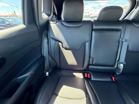Used 2025 Jeep Compass Trailhawk AWD/4WD image 38