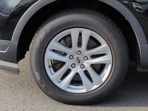 Used 2018 Ford Explorer XLT w/ Equipment Group 202A image 14