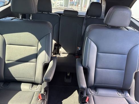 Used 2025 Buick Enclave Preferred AWD/4WD image 12