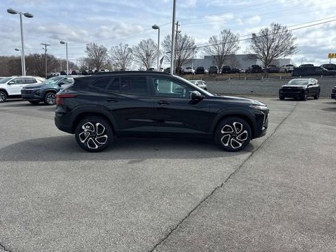 New 2026 Chevrolet Trax RS w/ Sunroof Package FWD image 3