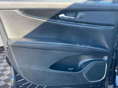 Used 2023 Lincoln Nautilus AWD image 12