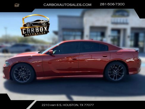 Used 2022 Dodge Charger Scat Pack w/ Harman/Kardon Audio Group RWD image 2